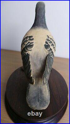 Beautiful Border Fine Arts Pigeon on Wood Plinth