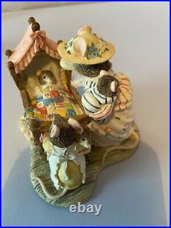 Border Fine Arts Brambly Hedge LADY WOODMOUSE LOOKING IN CRADLE BH71