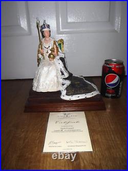 Border Fine Arts Figurine Newly Crowned QEII B1428 Excellent Boxed