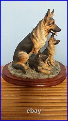 Border Fine Arts'German Shepherd And Pups' Model No B0351