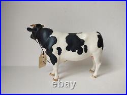Border Fine Arts cow figurine 8766 Friesian Bull