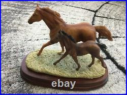 Border fine arts Thoroughbred mare and foal model 122 stunning perfect condition