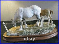 Border fine arts Very Rare Horse Gently Grazing By Ray Ayres, LTD EDT Of 350