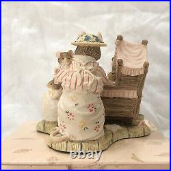 Brambly Hedge Border Fine Arts Rare Lady Woodmouse looking in the Cradle BH71