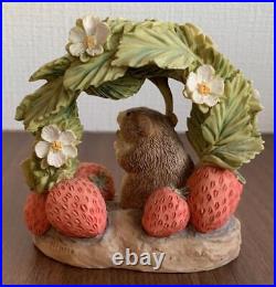 Chimmy Willy Strawberry Figurine Peter Rabbit Border Fine Arts