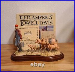 Lowell Davis Sooie Sooieee Figurine Pigs Farmer Schmid 225-360