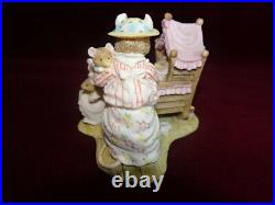 Rare Border Fine Arts Brambly Hedge Lady Woodmouse Looking In The Cradle