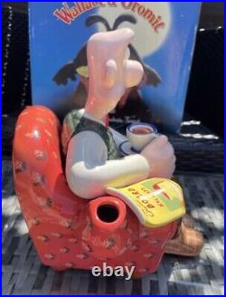 Wallace & Gromit teapot RARE collectable 2005'Wallace In Armchair teapot